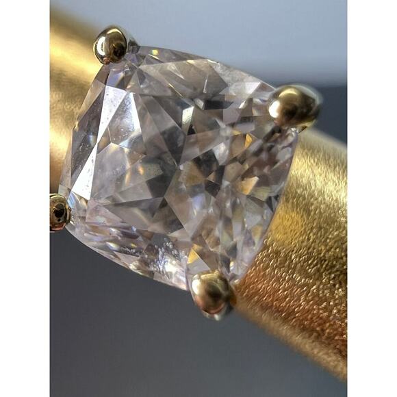 10k yellow gold princess cut cubic zirconia stud earrings - Picture 4 of 9